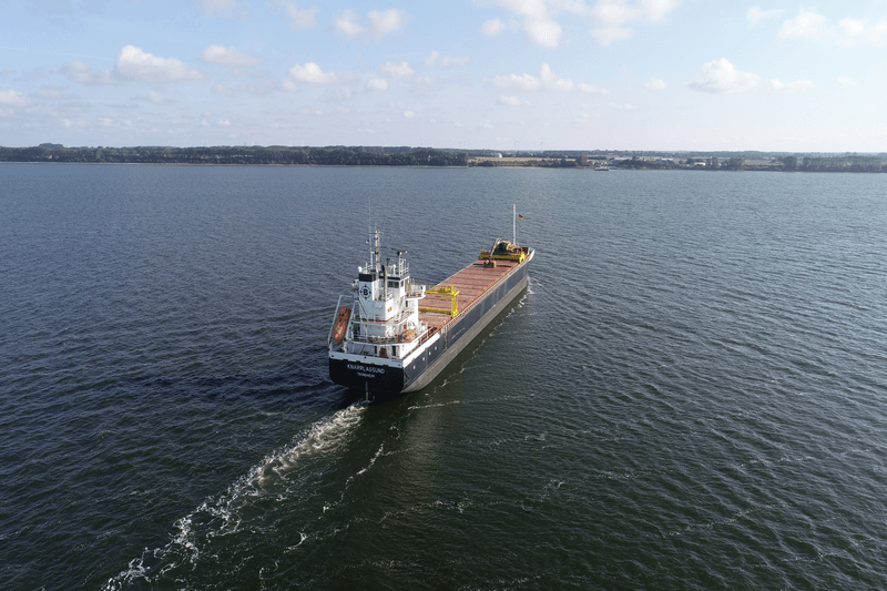 Schiff auf hoher See