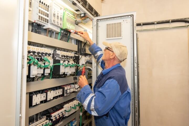 Arbeit im Hafen Vierow